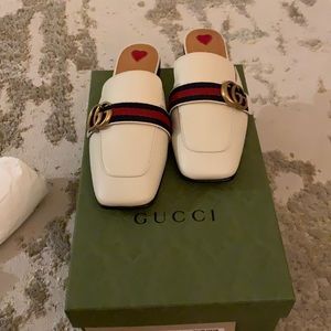 Brand new never worn Gucci white leather loafers in size 7.5